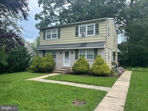 Building Photo - 576 Meadowbrook Ave