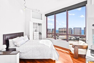 Building Photo - 725 Kapiolani Blvd