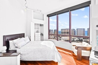 Building Photo - 725 Kapiolani Blvd