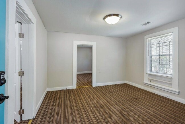 Building Photo - 184 Dahlia Ave NW