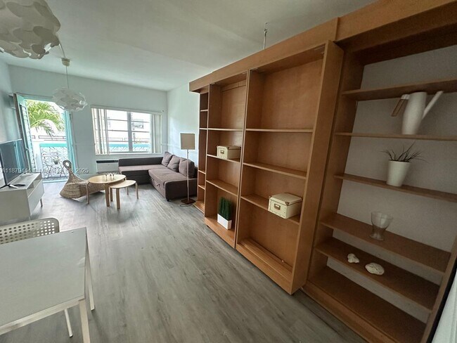 Foto del edificio - 6498 Collins Ave