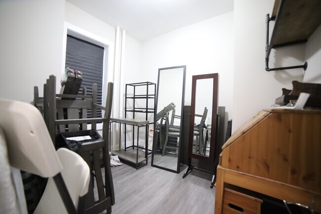 Foto del edificio - 104 Belmont Ave