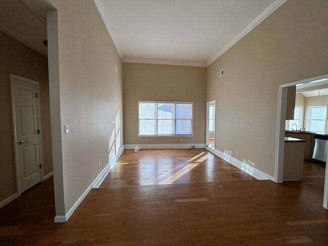 Foto del edificio - 100 Winslow Court: Immediately Available -...