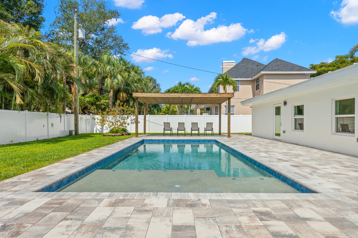 Foto principal - 1033 Snell Isle Blvd NE