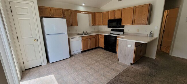 Foto del edificio - Available September, 2025