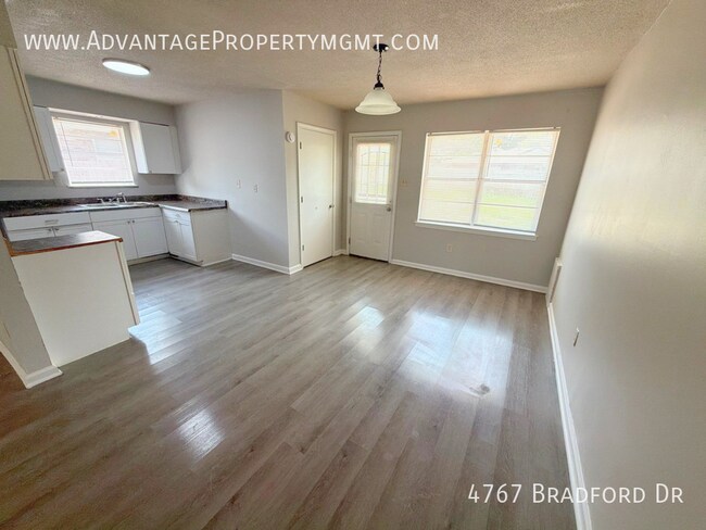 Foto del edificio - 4767 Bradford Dr