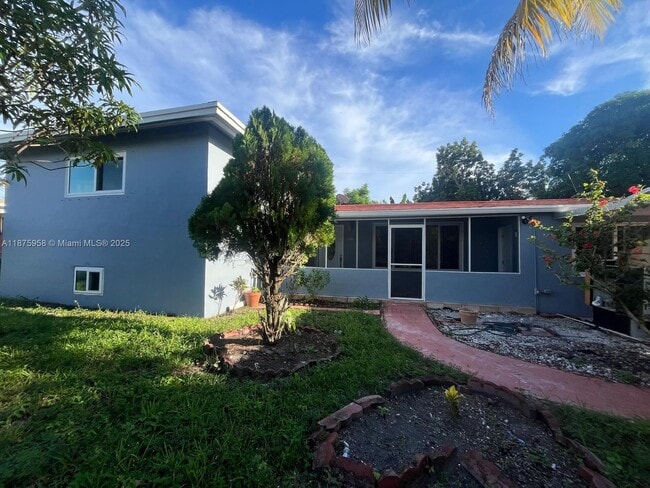 Foto del edificio - 1330 NE 203rd St