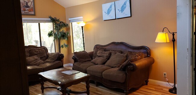 Foto del edificio - $3,500- 3 Bed/ 2 Bath Townhome in Scripps ...