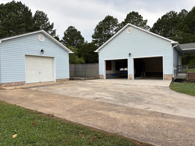 Foto del edificio - 11524 McGhee Rd