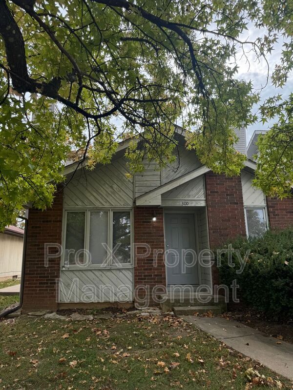 Primary Photo - 300-310 Streamside Ct