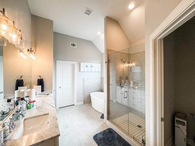 Foto del edificio - 512 Dogwood Valley Dr