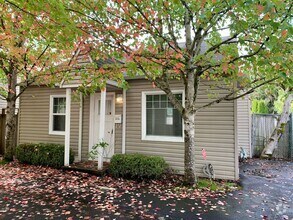 Building Photo - 2080-2080 Cadmus Ct NE