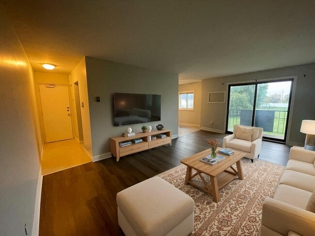 Building Photo - Clairview Court