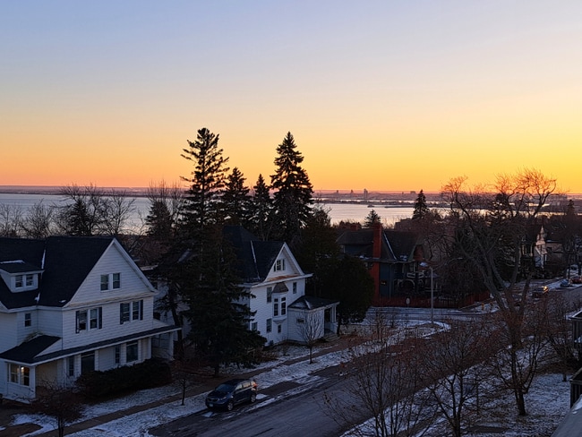 Foto del edificio - 1721 E 1st St