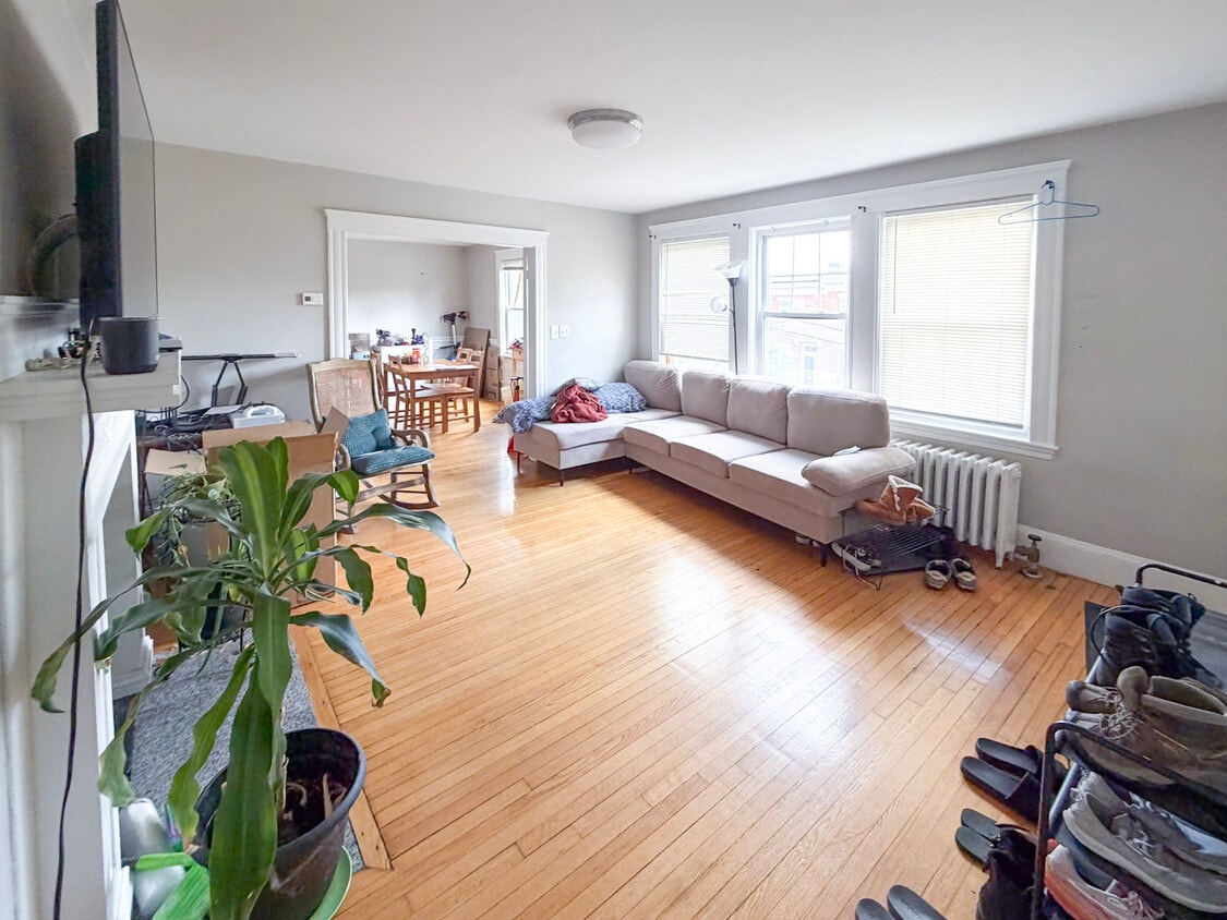 Photo - 51 Leamington Rd. Unit 1
