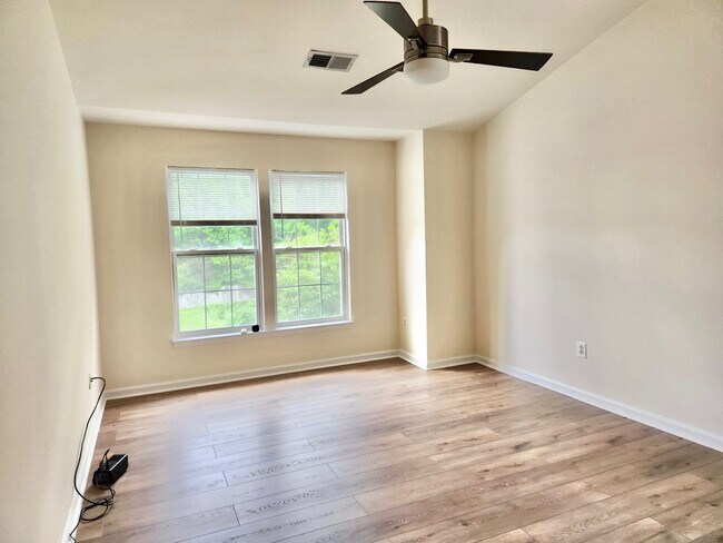 Foto del edificio - Bright Condo in Convenient Location