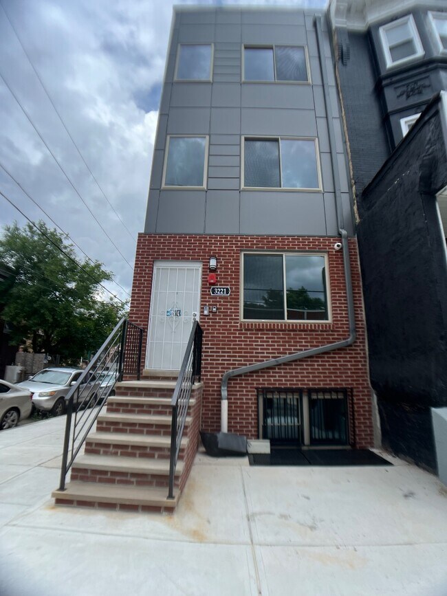 Building Photo - 3221 N 13th St