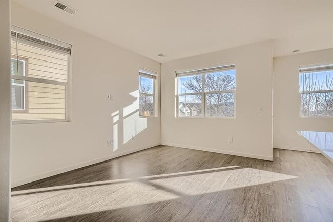 Building Photo - 9720 Clermont Ln
