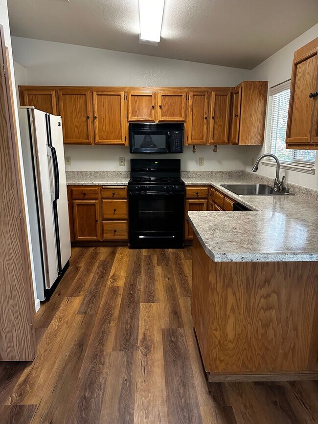 Foto del edificio - MOVE IN SPECIAL: $300 OFF FIRST MONTHS REN...