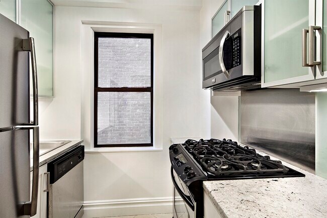 Building Photo - 231 E 76th St