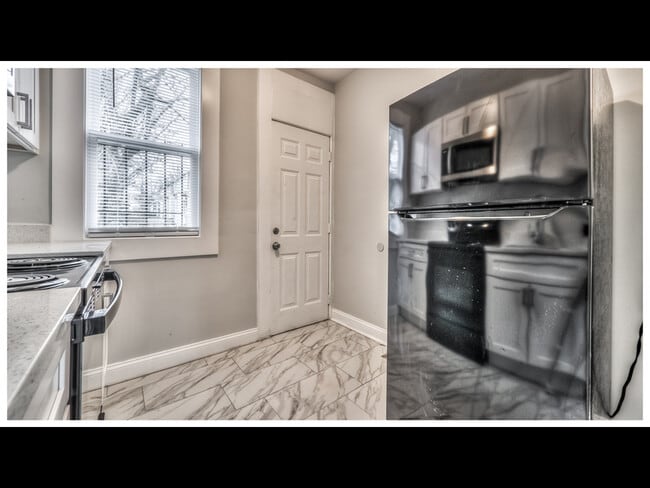 Building Photo - 524 E 30th St