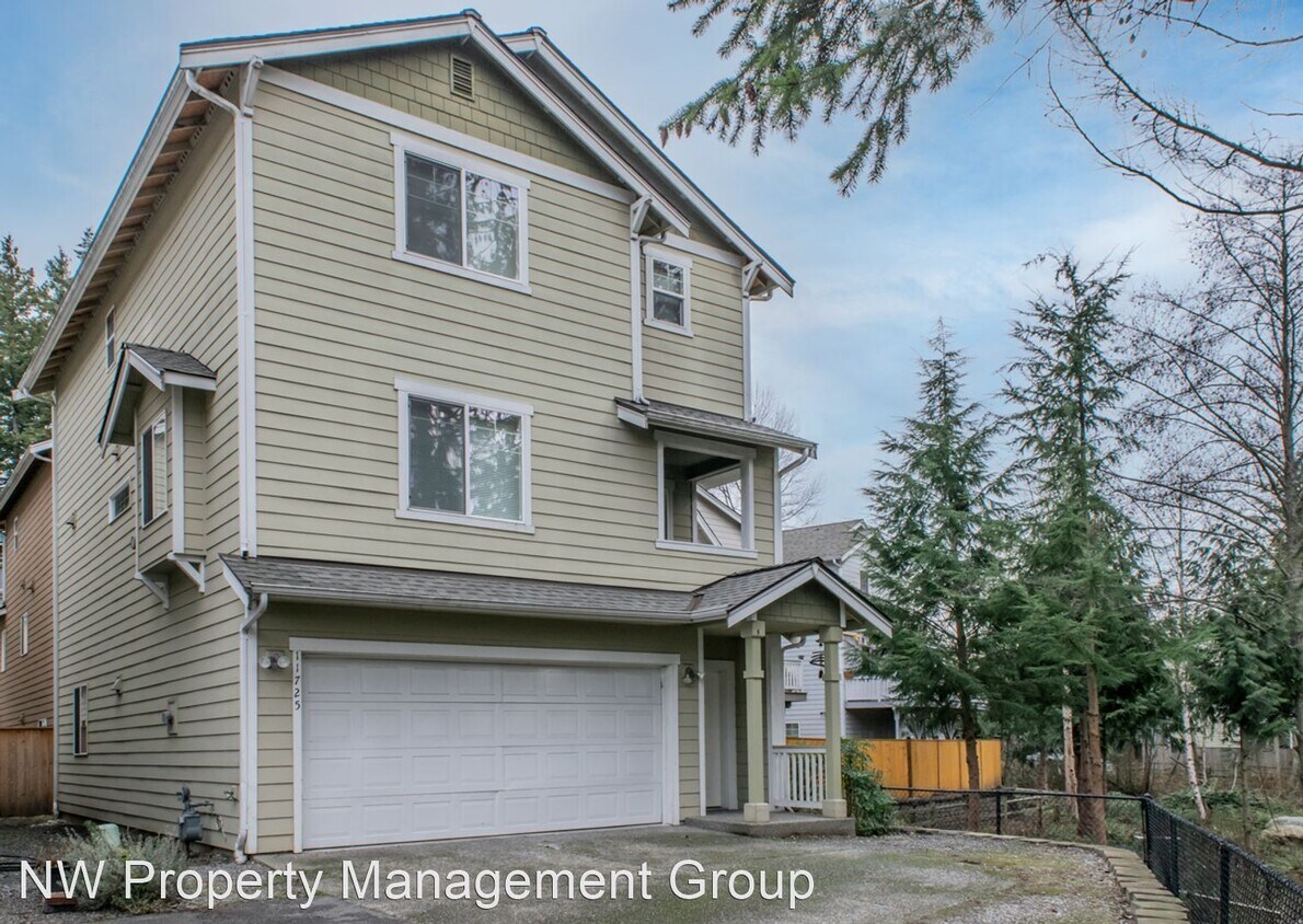 Primary Photo - 3 br, 2.5 bath House - 11725 14th Ave W