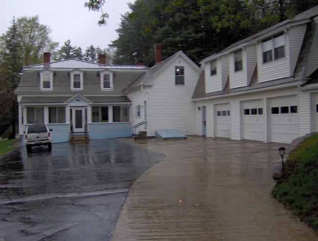 Building Photo - 472 Marlboro St