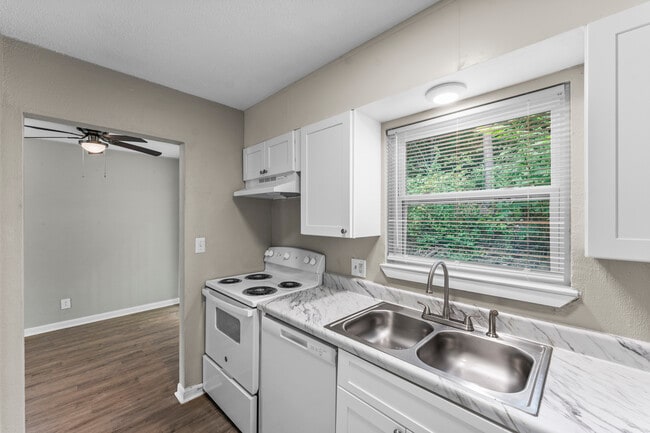 East Ridge Townhomes kitchen - East Ridge Flats and Townhomes