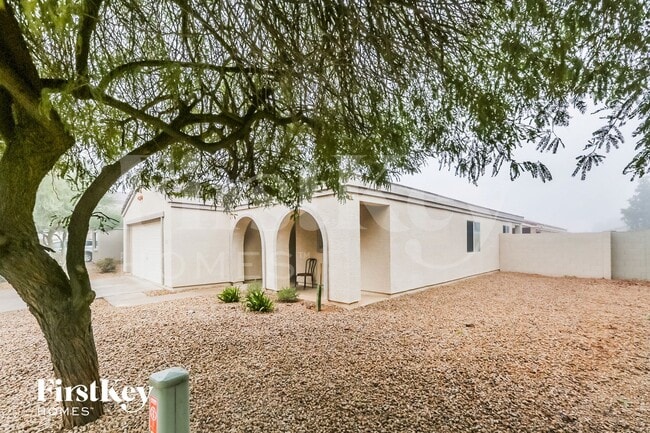 Foto del edificio - 8338 W Hughes Dr