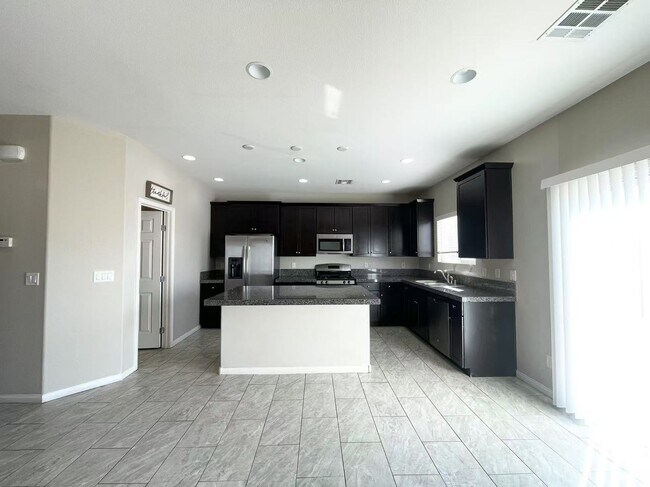 Foto del edificio - Wonderful two story single family house located in a Gated community