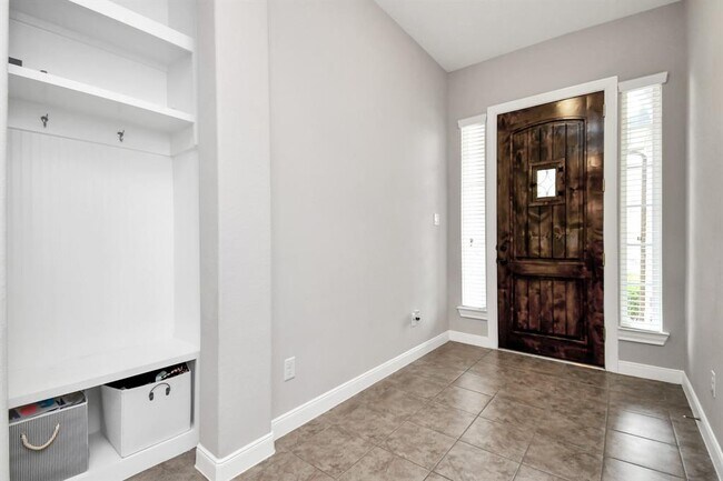 Building Photo - 9710 Iberia Way