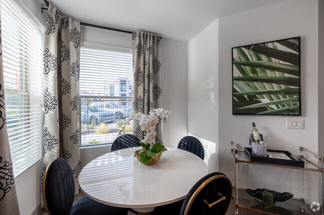 1BR, 1BA - 863SF - Comedor - Elysian at Post