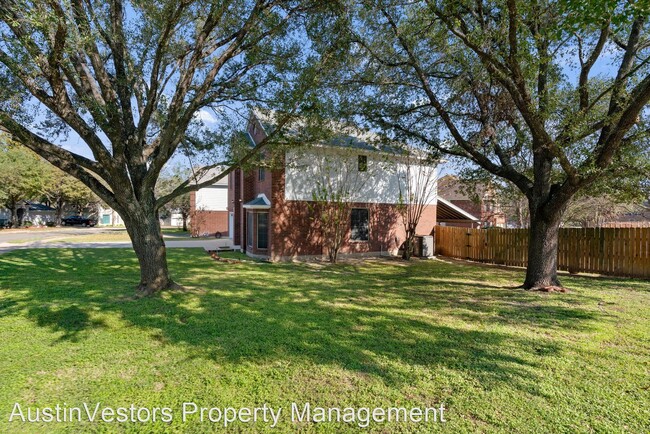 Building Photo - 4 br, 2.5 bath House - 2901 Winchester Dr