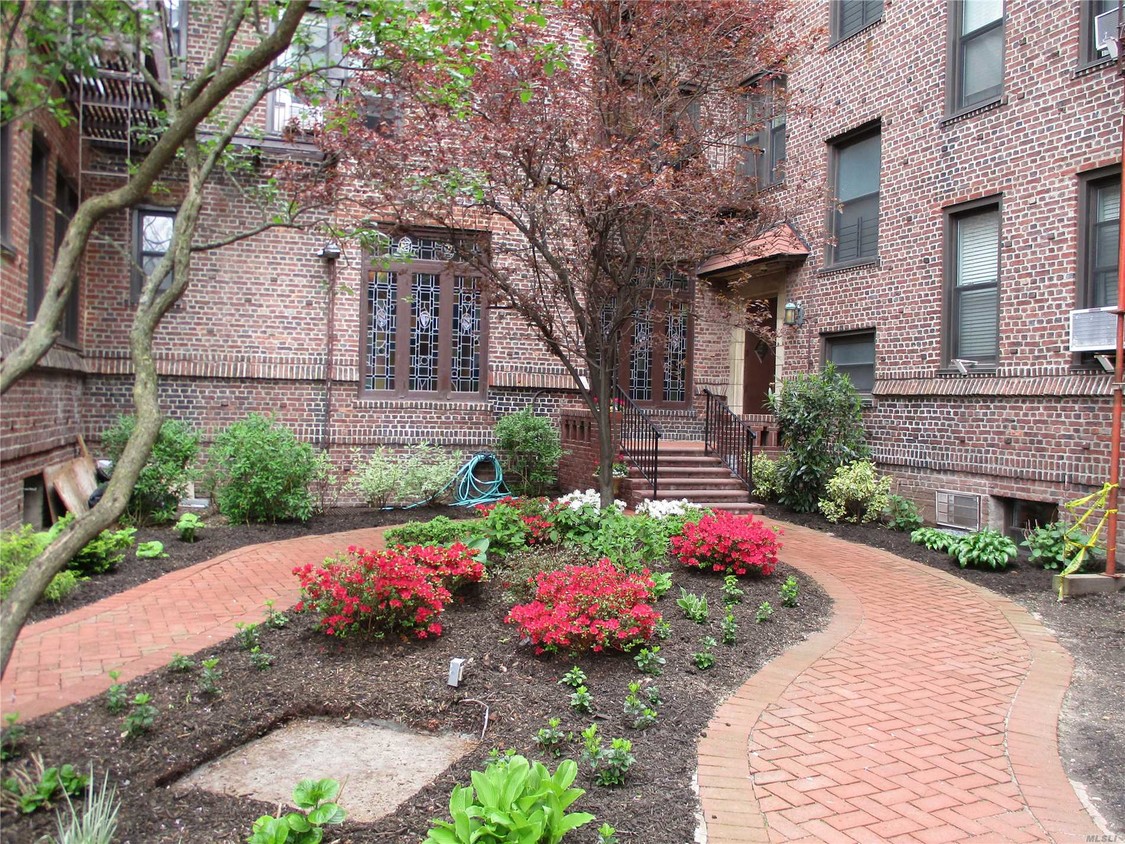 Foto principal - 12 Hempstead Ave