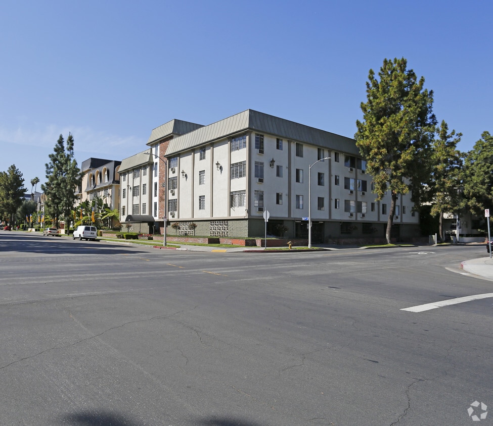 Primary Photo - 401 S Harvard Blvd