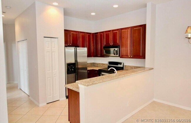 Building Photo - 4930 Bonsai Cir