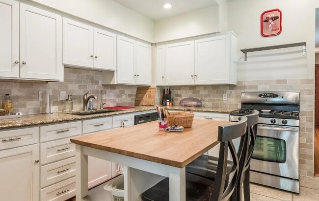 Building Photo - 1131 E Browning Ave