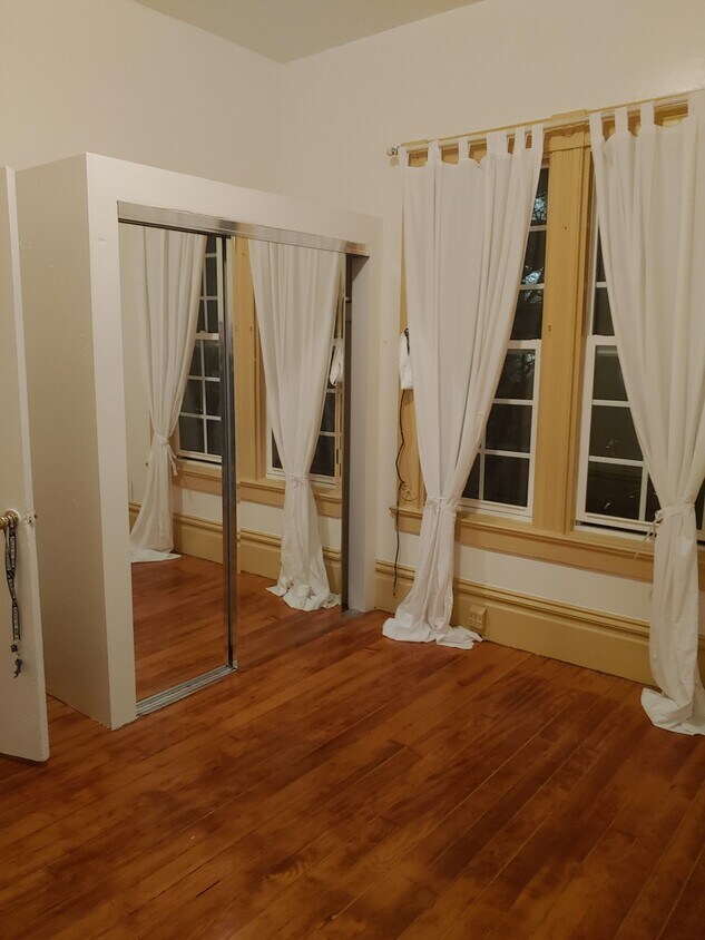 Room number 1 - 4810 Shattuck Ave