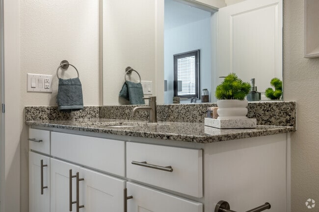 2BR, 2BA - 1064 SF - Birchway Perry Road