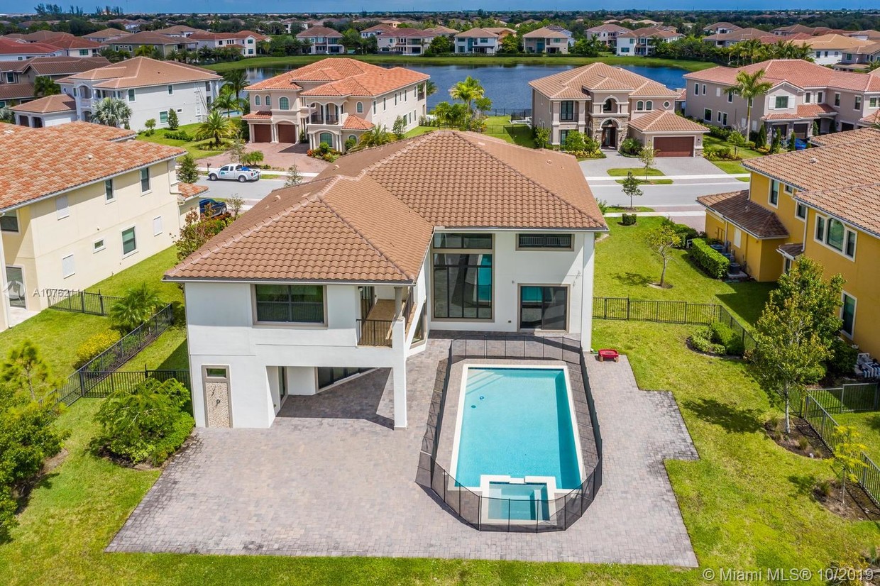 Foto principal - 10380 S Barnsley Dr