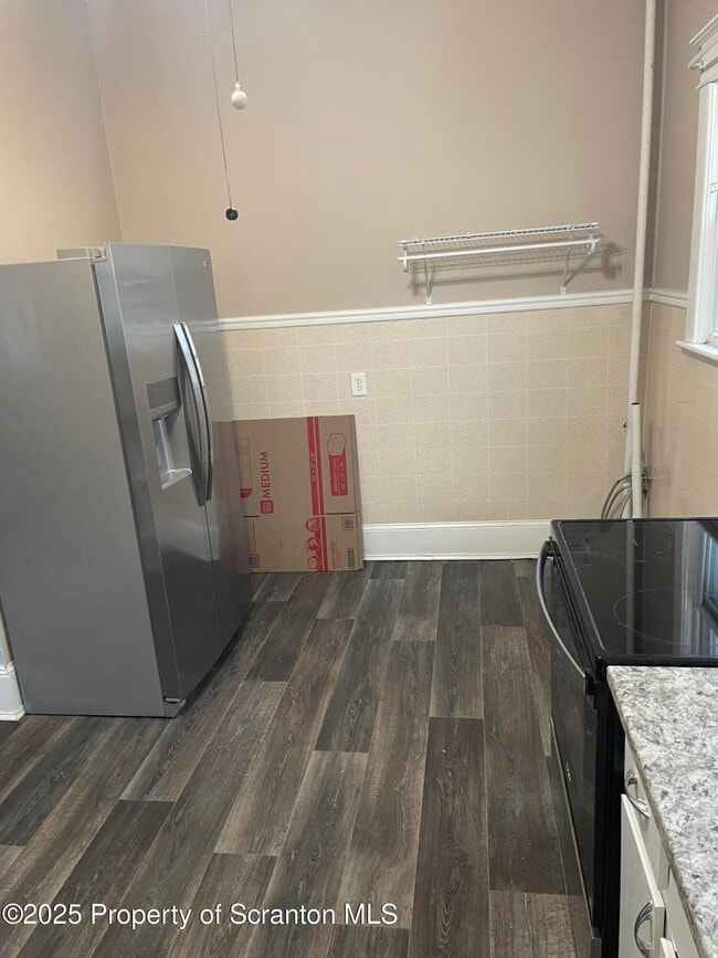 Building Photo - 1312 Main St