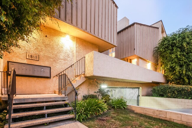 Building Photo - 1818 Parnell Ave