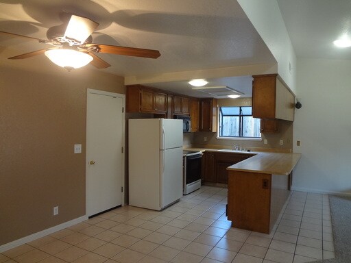 Building Photo - 6553 Pinebrook Way