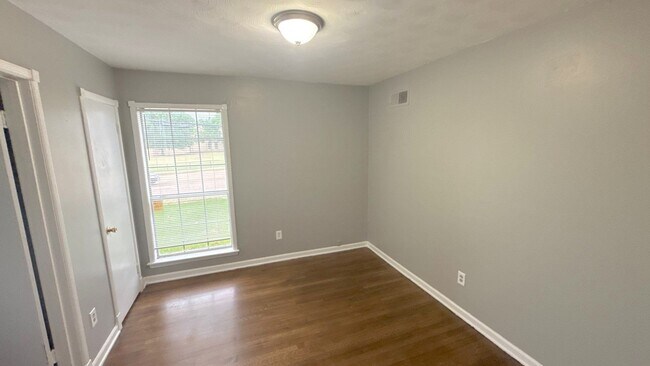 Foto del edificio - 3338 Covington Pike