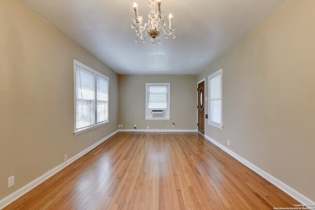 Foto del edificio - 1322 W Malone Ave