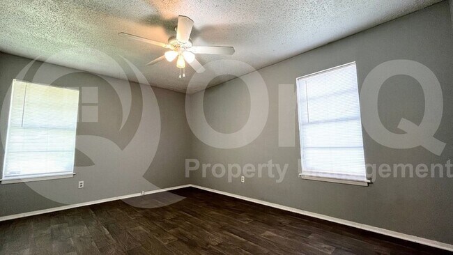 Foto del edificio - 213 Raymond St