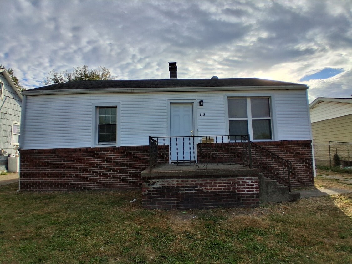 Primary Photo - 115 Harvey St