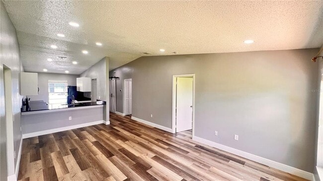 Building Photo - 1184 Calanda Ave