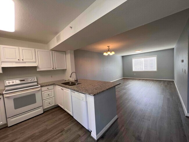 Foto del edificio - 8298 Key Royal Ln