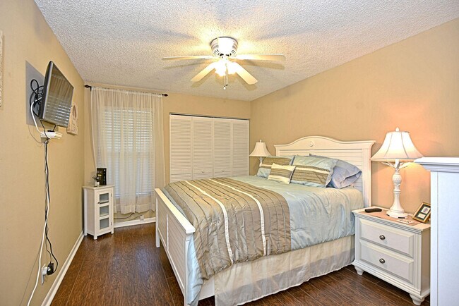 Building Photo - 706 St Giles Ct